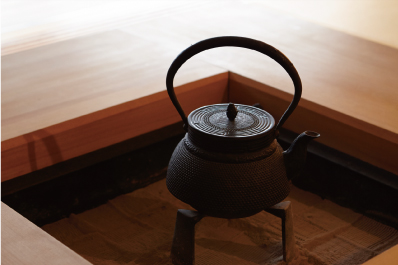 囲炉裏の急須（スイートルーム　離れ）