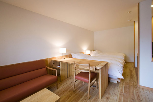 DELUXE ROOM (Room203) Spacious twin-room viewing the garden with abundant use of natural woods brings serenity to your mind and heart. DELUXE ROOM (Room203) Spacious twin-room viewing the garden with abundant use of natural woods brings serenity to your mind and heart.